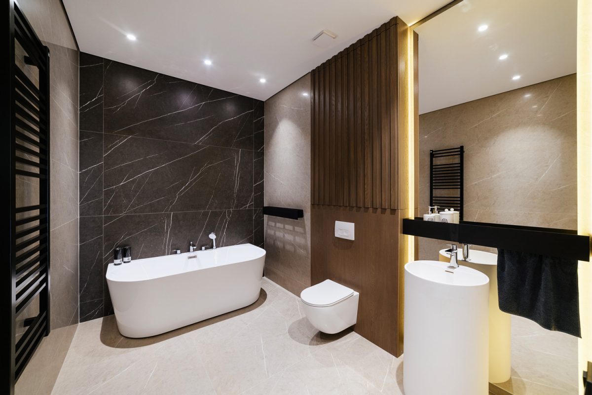 New,Large,Bathroom,With,White,Bathroom,Mirror,And,Lighting