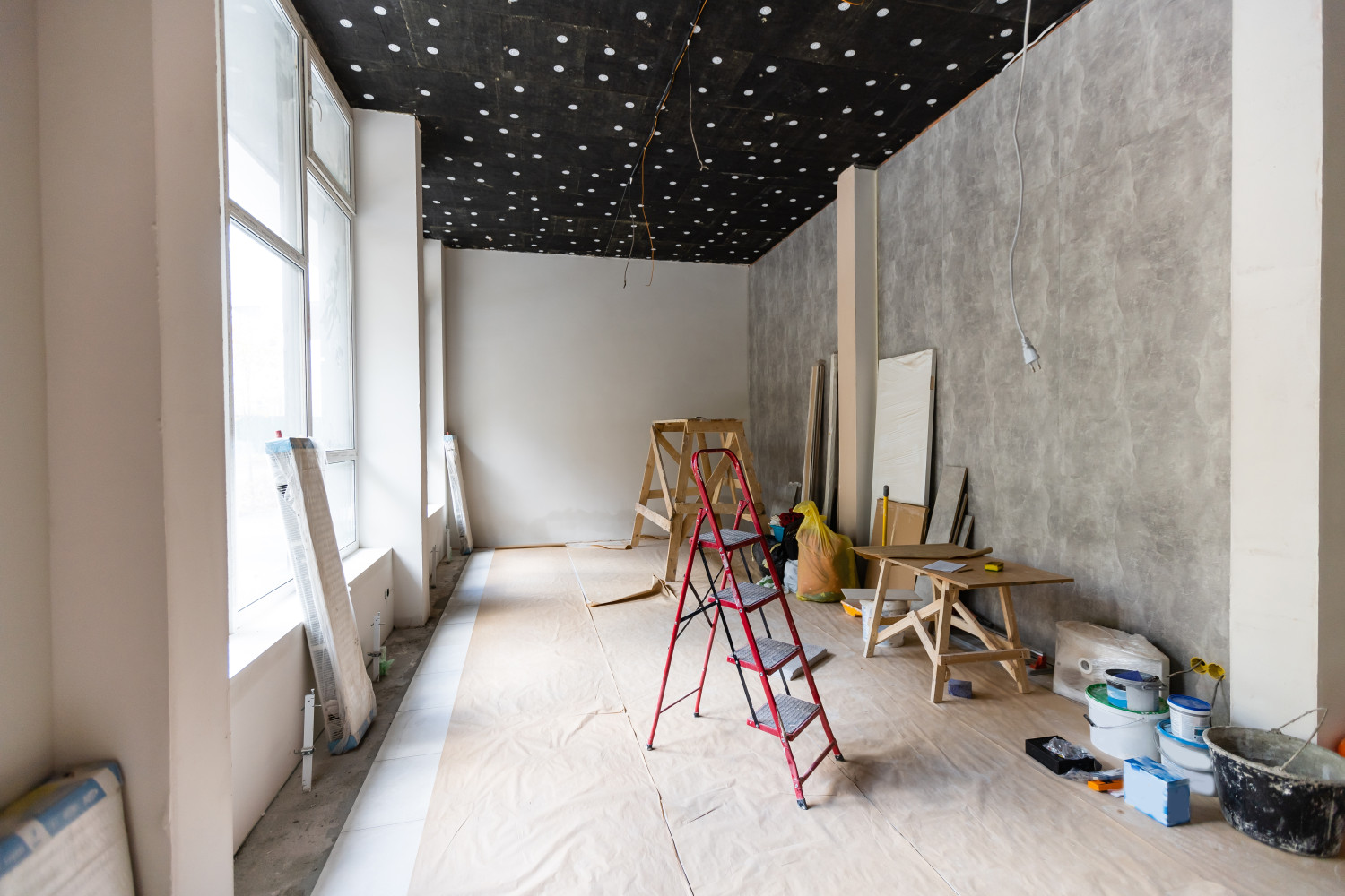 Interior,Of,Apartment,With,Materials,During,On,The,Renovation,And